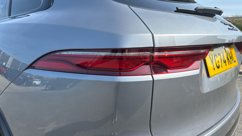 Jaguar F-Pace 2.0 D200 R-Dynamic HSE Black 5dr Auto AWD Diesel Estate